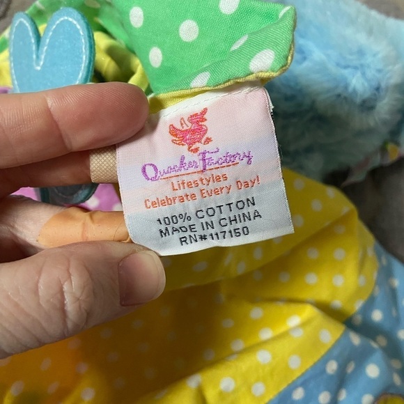 Quacker Factory spring table runner 62inchs + the flowers (close to 70 inches) - Picture 3 of 7